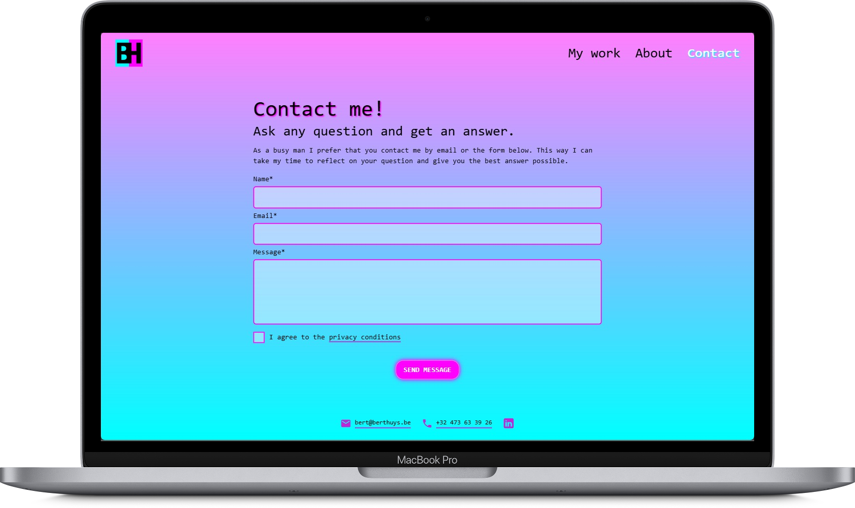 Macbook waarop contactformulier van website zichtbaar is.